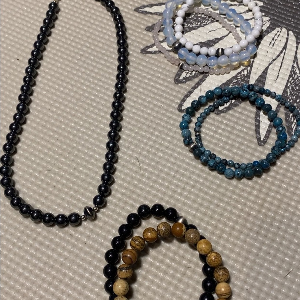 Elegant Black Beaded Necklace and Bracelet Set